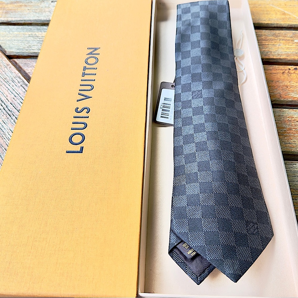 🎁LV HOLIDAY 26’🎁🔥🆕💯 RARE LOUIS VUITTON CLASSIQUE DAMIER DUEL MONOGRAM TIE🔥HOT🔥 - Picture 15 of 17